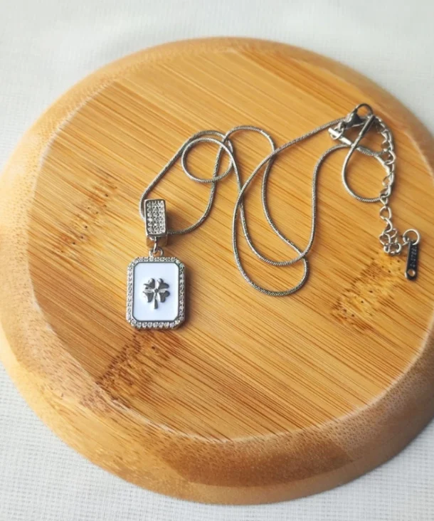 Zirkon Taşlı Yonca Kolye